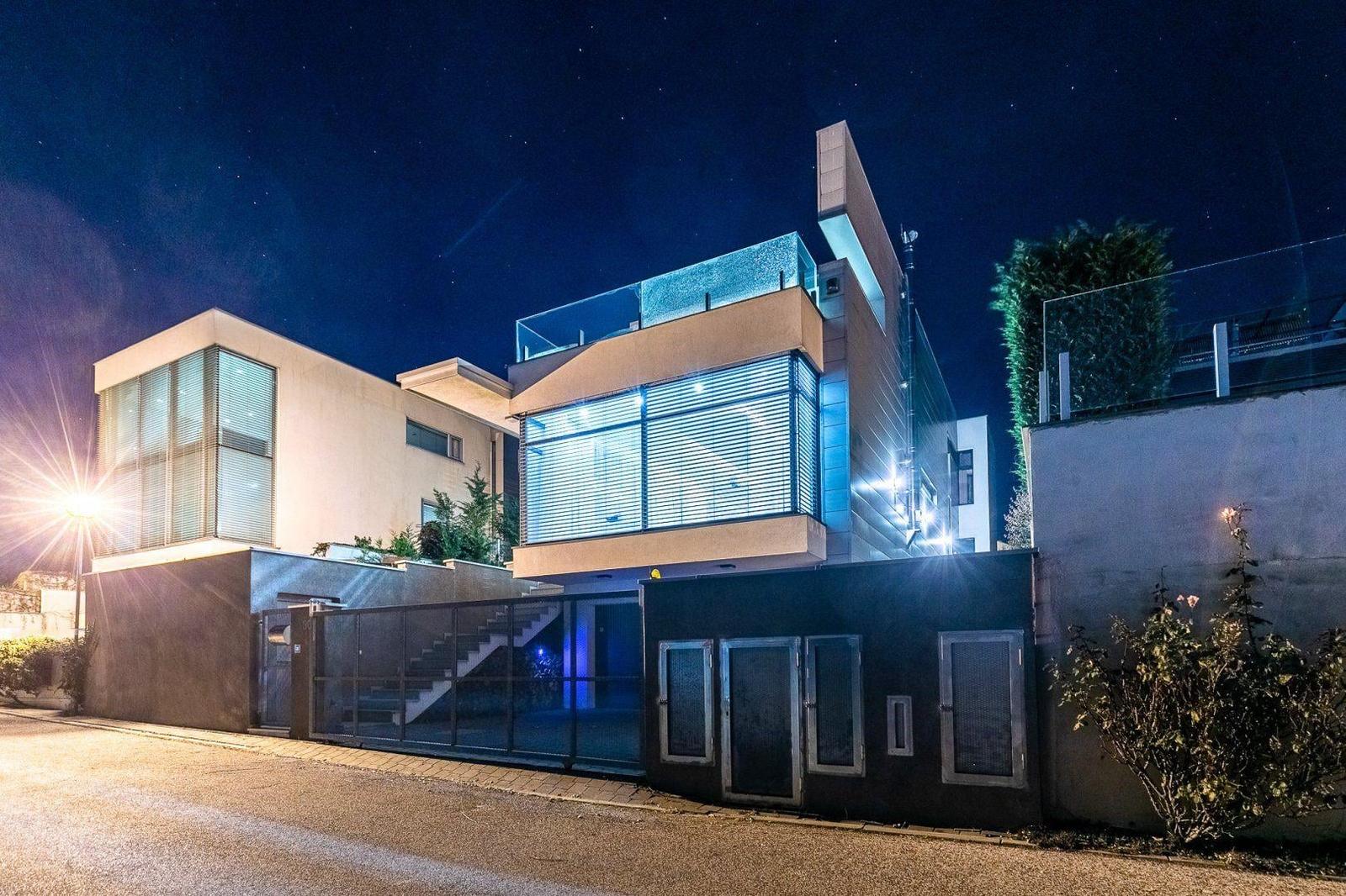 Exkluzívna vila v TOP lokalite KOLIBA - VINOHRADY s panoramatickým výhľadom.