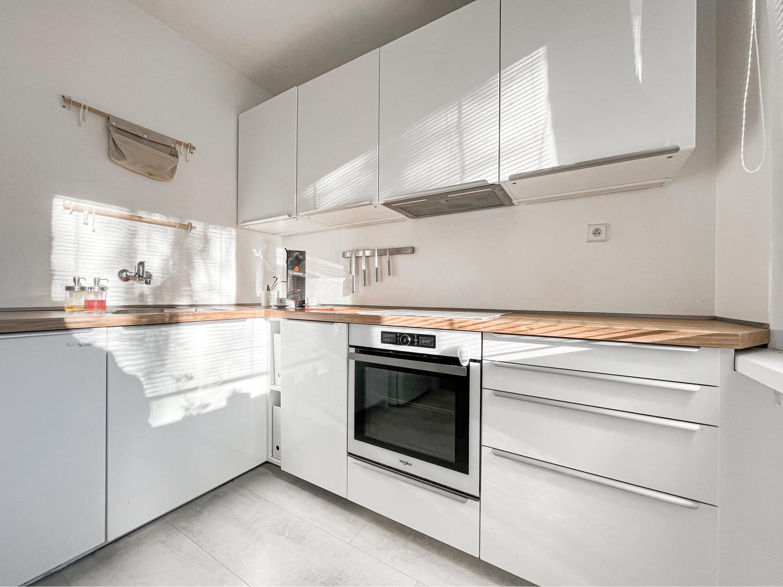 PRENAJATÉ - Na prenájom 4izbový byt Bratislava - Karlová Ves