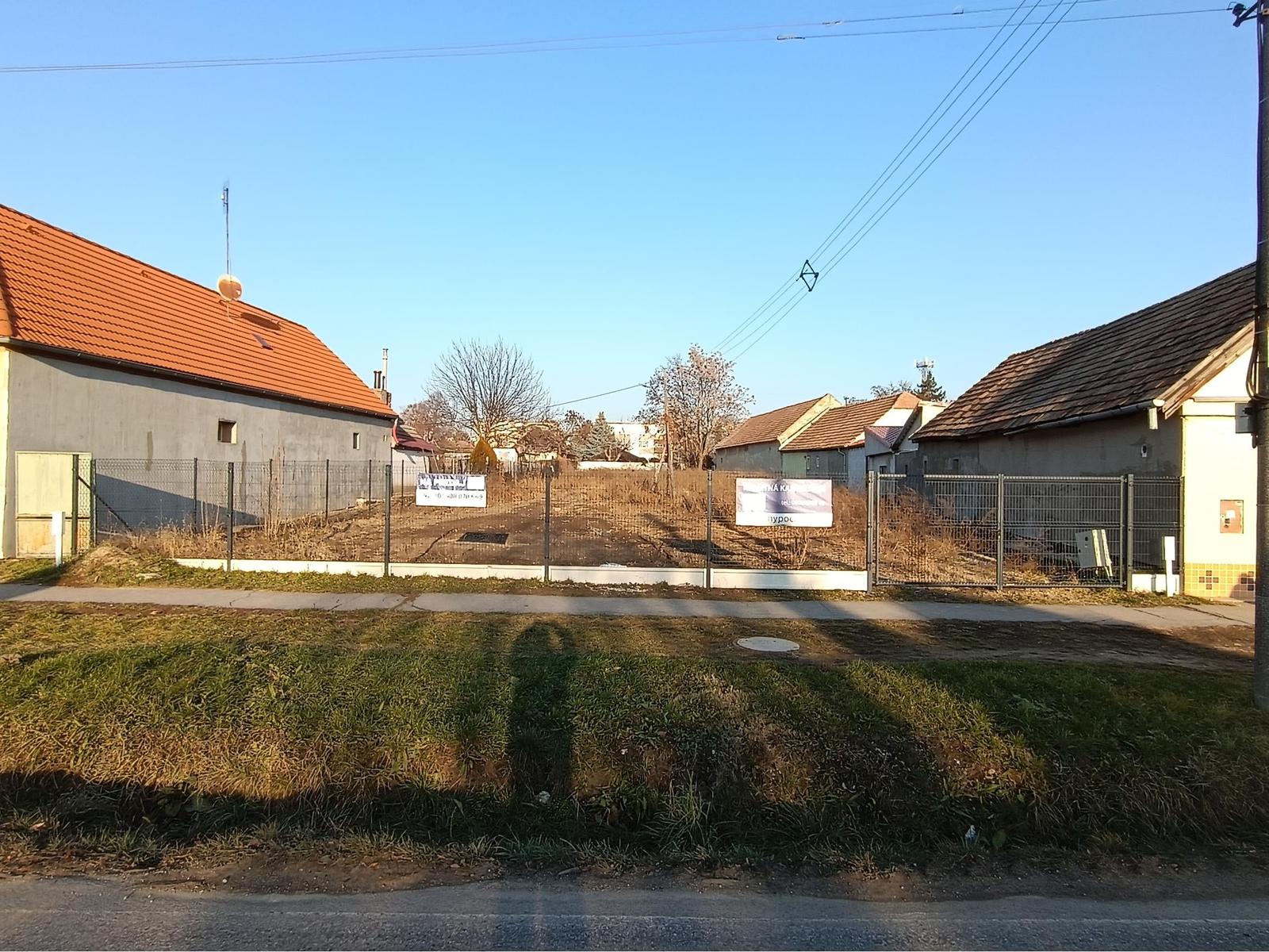 Predám stavebný pozemok obci Šoporňa