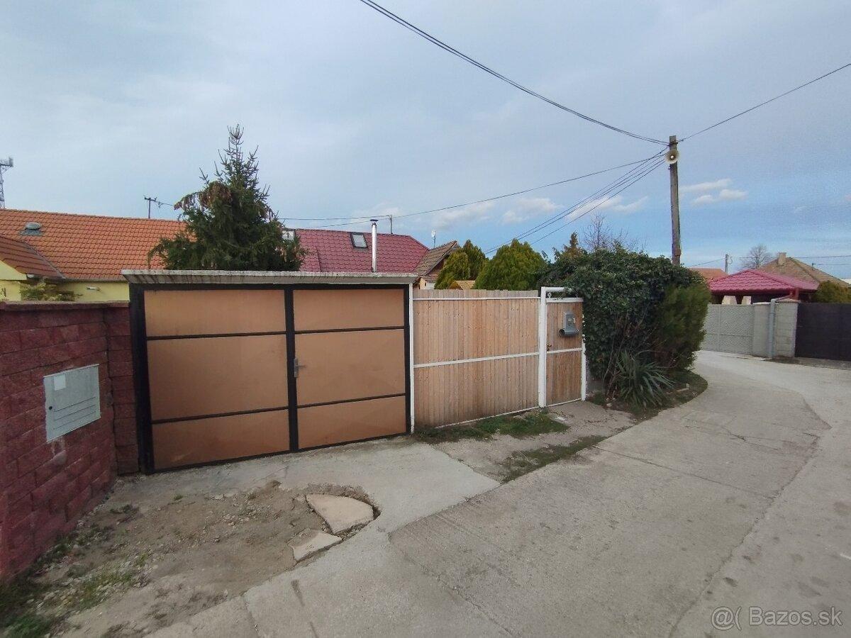 Predáme 2izbový RD v obci Šoporňa.