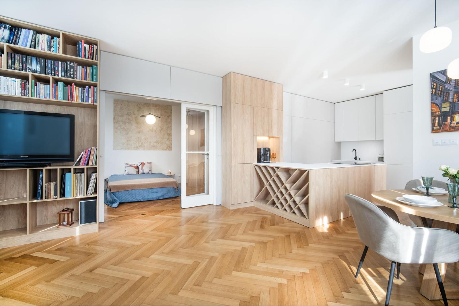 PREDANÉ - JEDINEČNÝ STAROMESTSKÝ 3 IZB. BYT s PREDZÁHRADKOU, Palisády, ul. Fraňa Kráľa, BA I