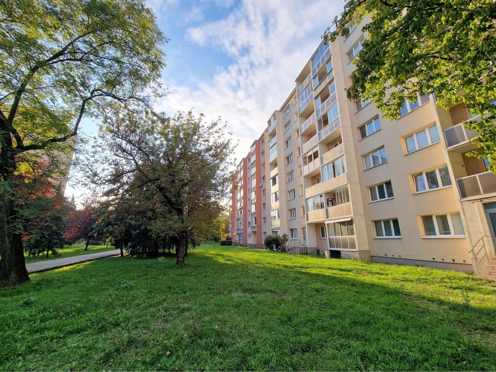 Na predaj:1-izb.byt, 28m2, 2.p/7, Nešporova ul, Západ-Terasa