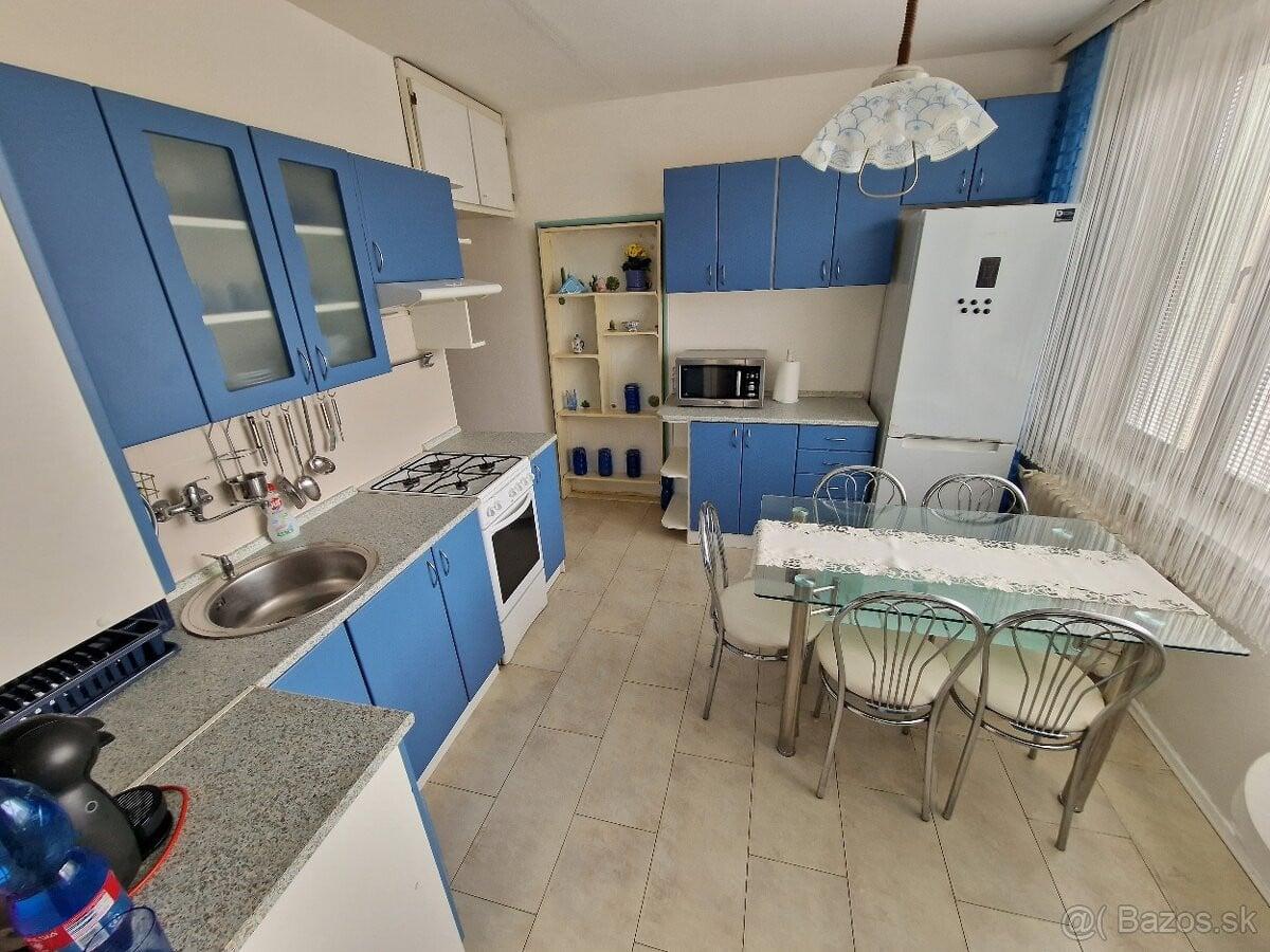 3 izb.byt s logiou, 67m2,zariadený, Karpatská ul,Staré Mesto