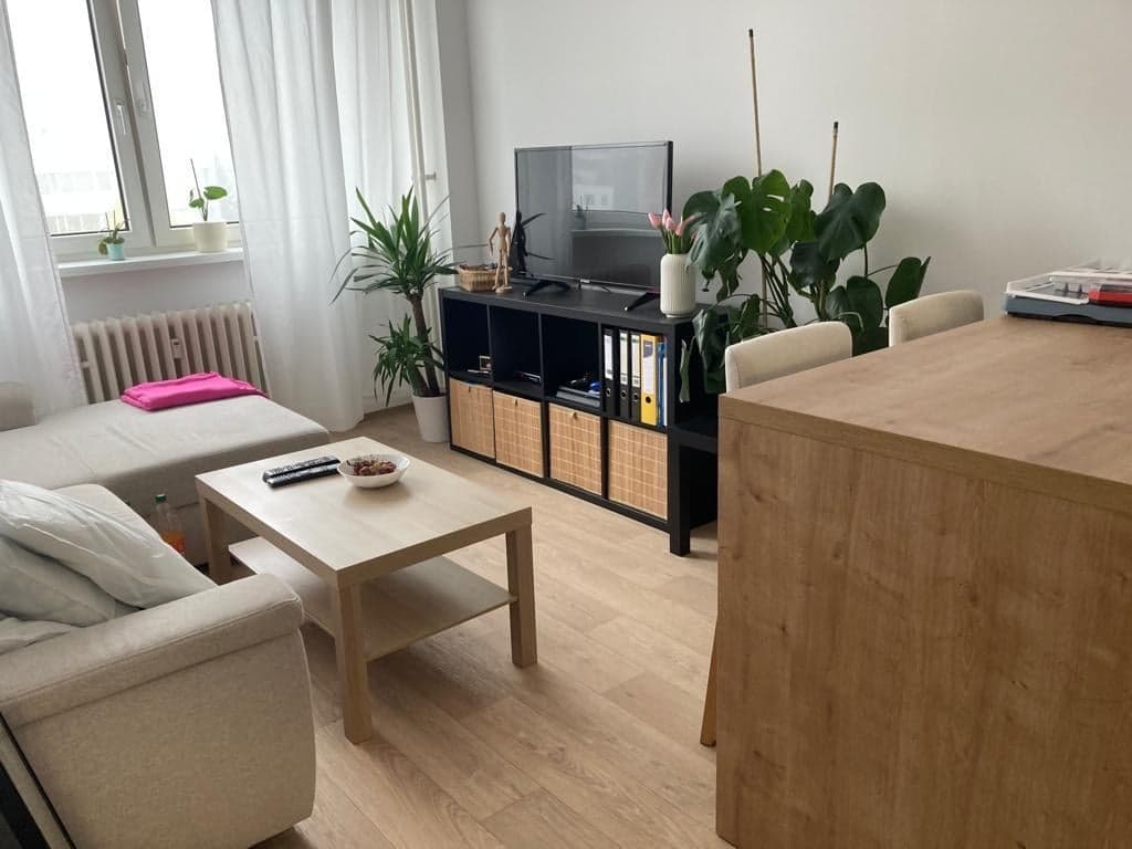PREDANÉ-PREDAJ: 2 izbový byt, vrátane parkovacieho miesta, Stromová 9/A, Bratislava
