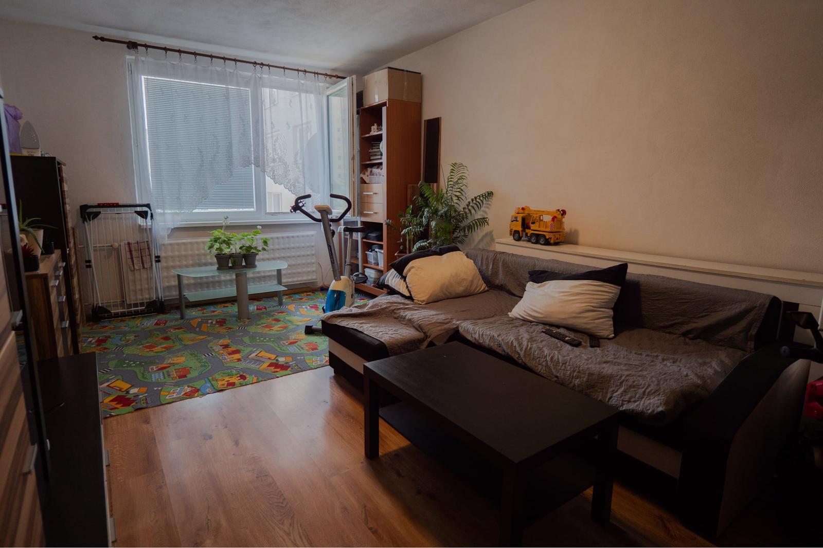 PRENAJATÉ Na prenájom 4 izbový byt s balkónom, Klokočina