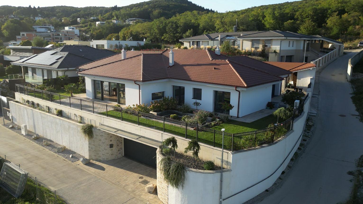 =PREDANÉ= Exkluzívny RODINNÝ DOM s panoramatickým výhľadom na Bratislavu v Rači