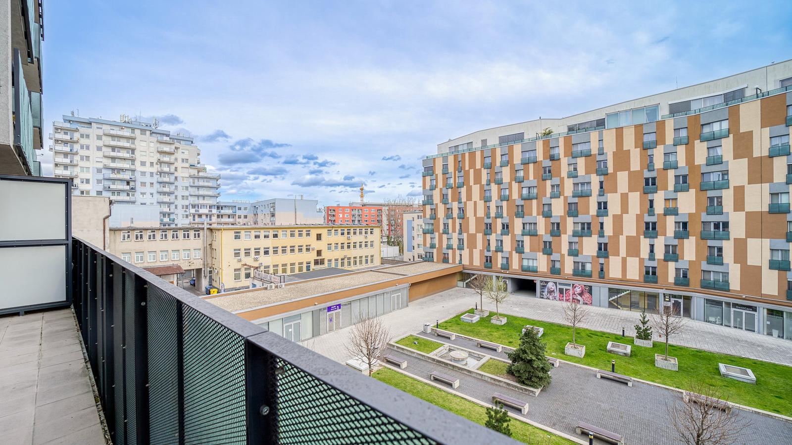 =PRENAJATÉ= 2-izbový byt s terasou a parkovaním na Trnavskej ceste, Bratislava II - Ružinov