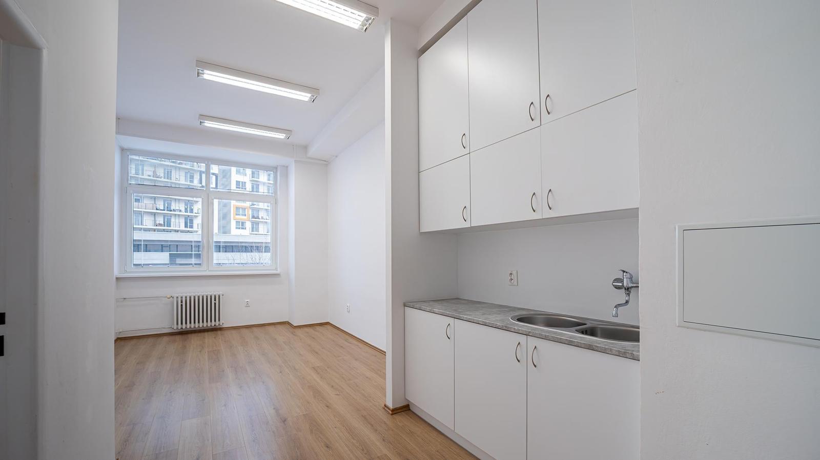 = PRENAJATÉ = Na prenájom dvoj kancelária 40,6m2 Wolkrova, Bratislava V – Petržalka