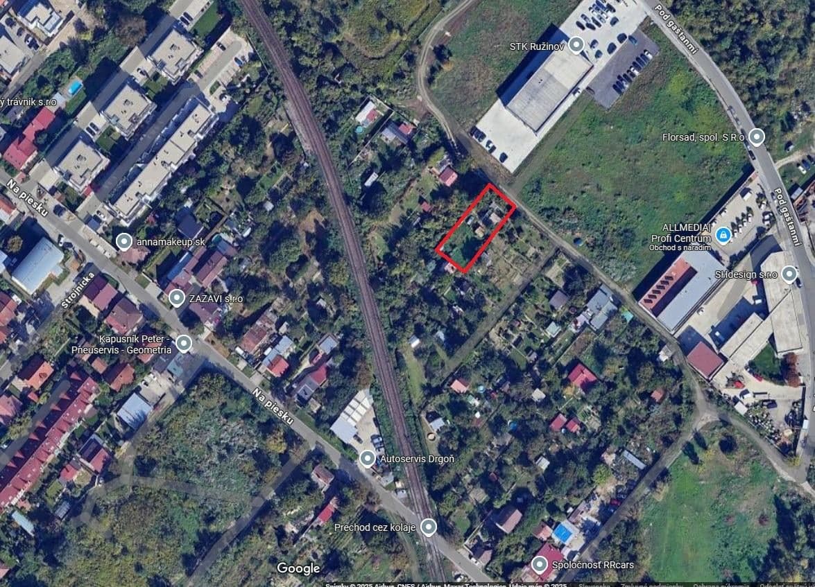 PREDANÉ - VÝNIMOČNÁ ZÁHRADA S CHATKOU NA PREDAJ (490 M2)-RUŽINOV