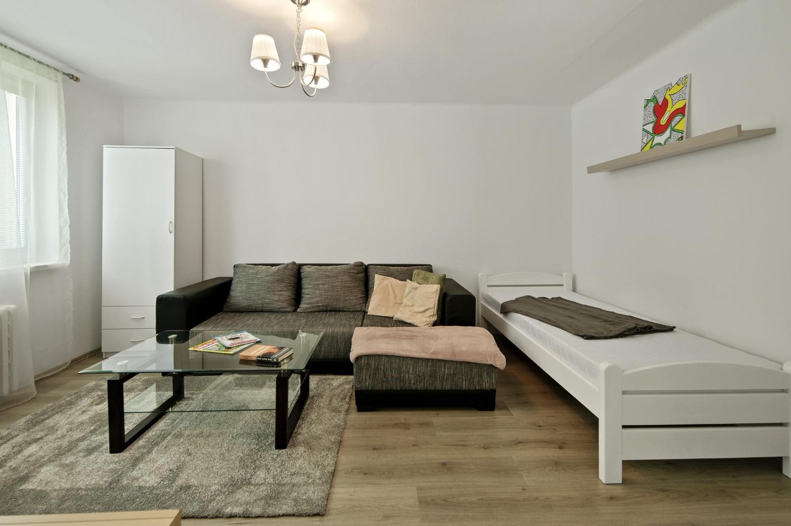 Prenájom 1-izbového bytu, 38 m2, ulica A.Hlinku, Piešťany