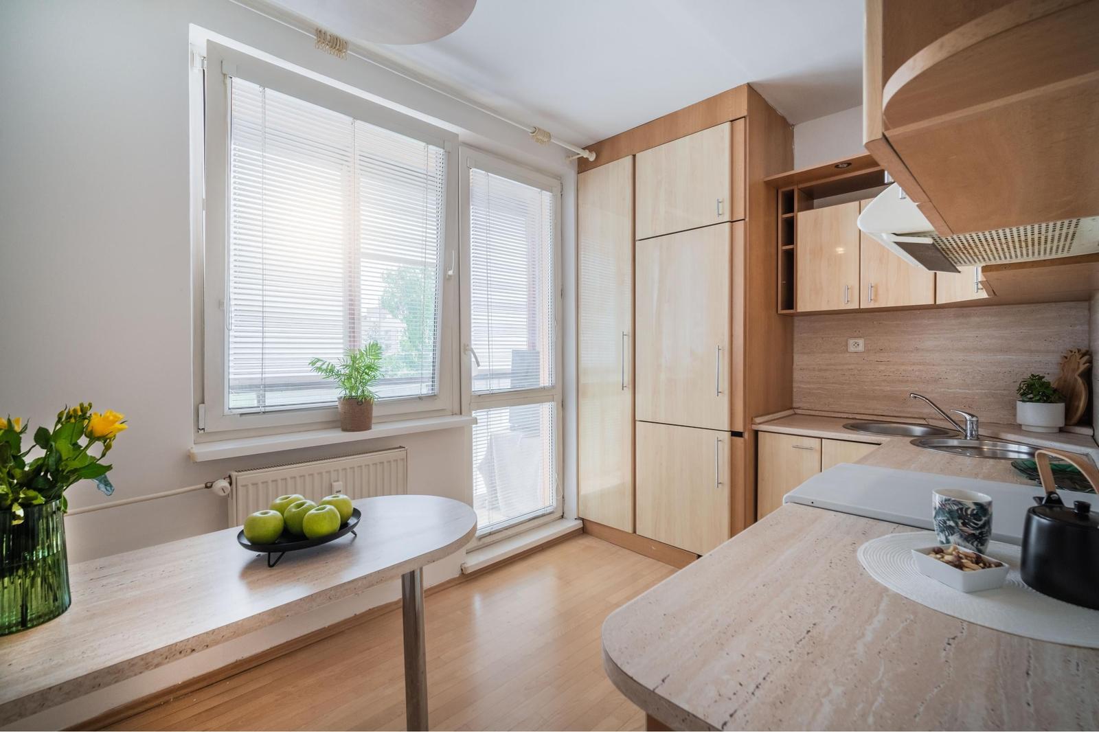 PREDANÉ – 2 izb. byt v pokojnej lokalite plnej zelene s balkónom Pezinok, Muškátova ul. 50m2