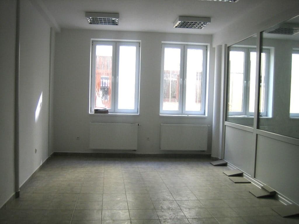 Prenájom obchodno -  kancelárskych priestorov na prízemí centrum mesta