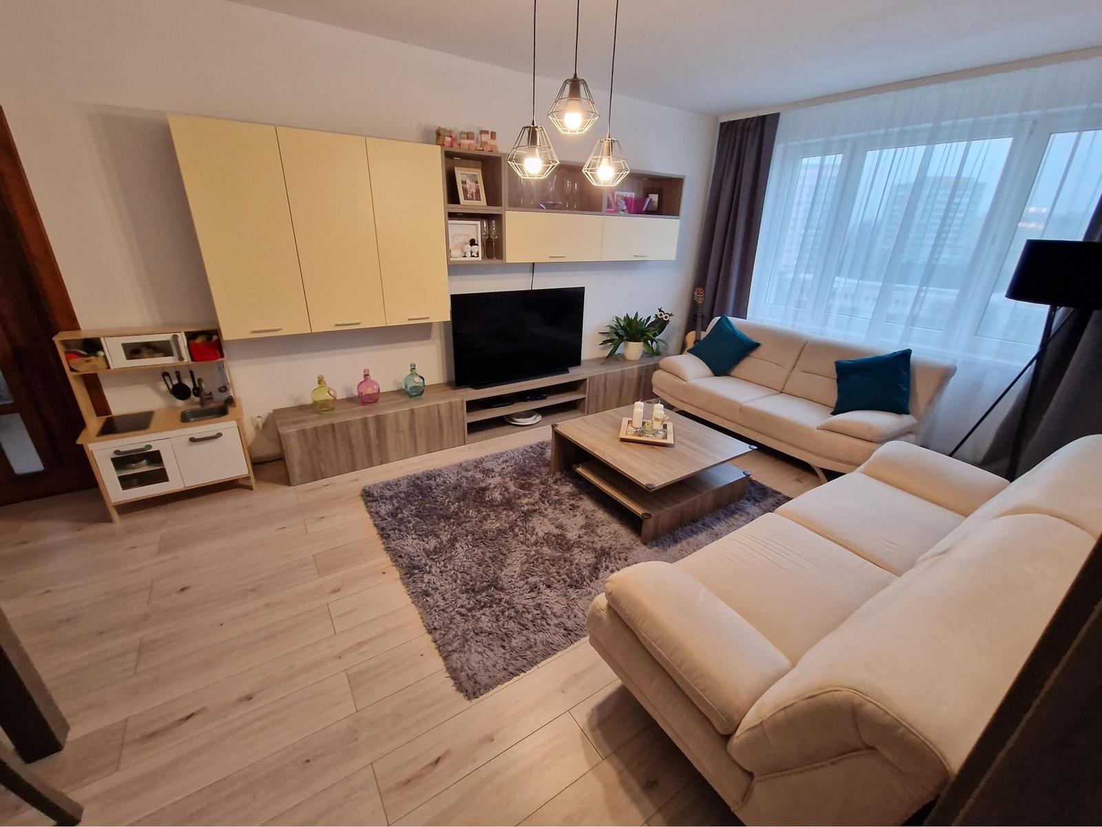 4-izb byt s logiou, rekonštr., 79m2, Ladožská ul, KE-Jazero