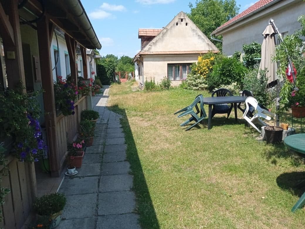 Na predaj: Pozemok so starším rodinným domom v Stupave