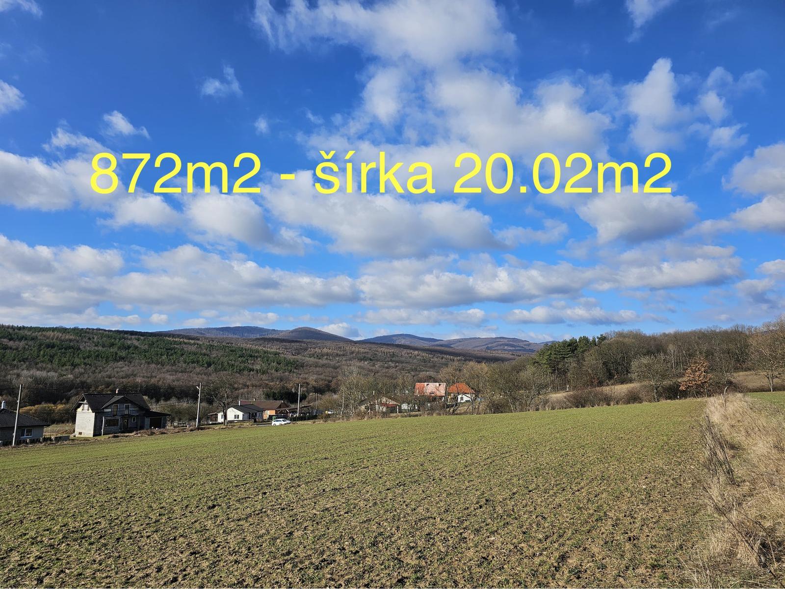 Stavebný pozemok so sieťami 872 m2 - na predaj