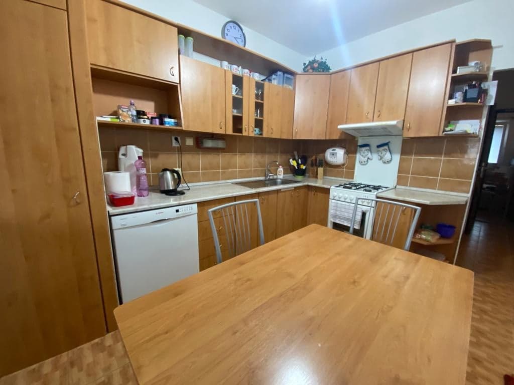 Predané: Priestranný 3-izbový byt, Necpaly, Prievidza