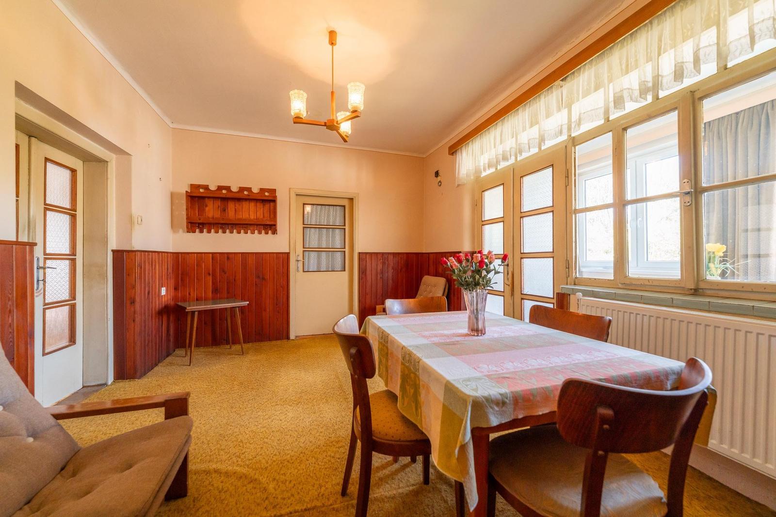 PREDANÉ - PREDAJ: starší rodinný dom s väčším pozemkom, Horná 20, Šenkvice