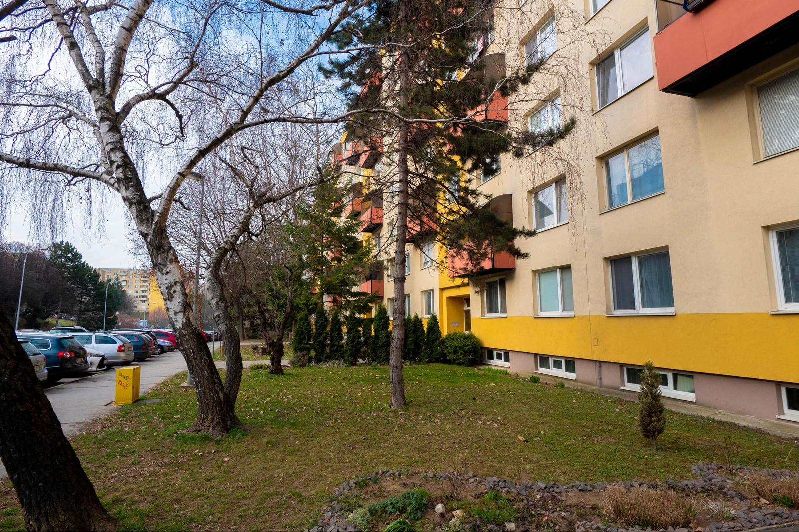 PREDANÉNa predaj veľký 2 izbový byt s balkónom