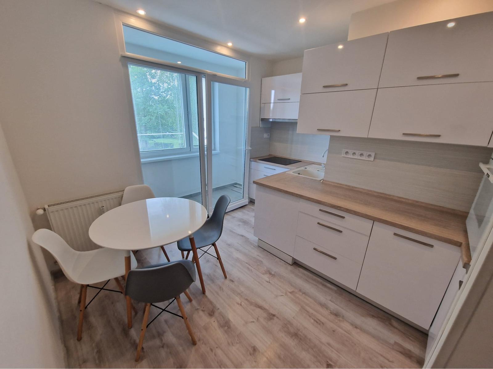 2 izb.byt, 50m2, zariadený, Čiernomorská ul, KE-Nad Jazerom