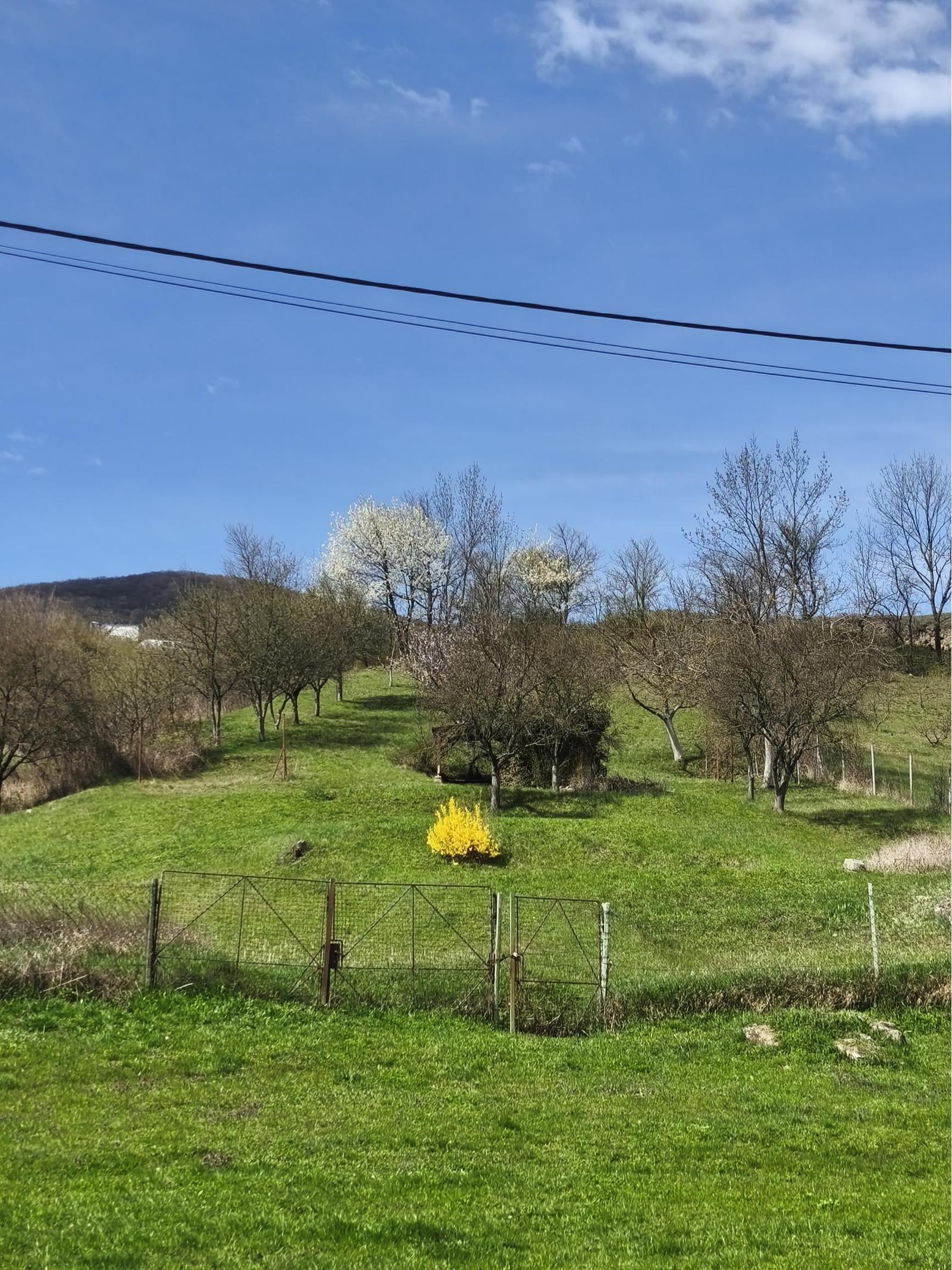 pozemok pre stavbu RD v obci Kravany - 1949 m2