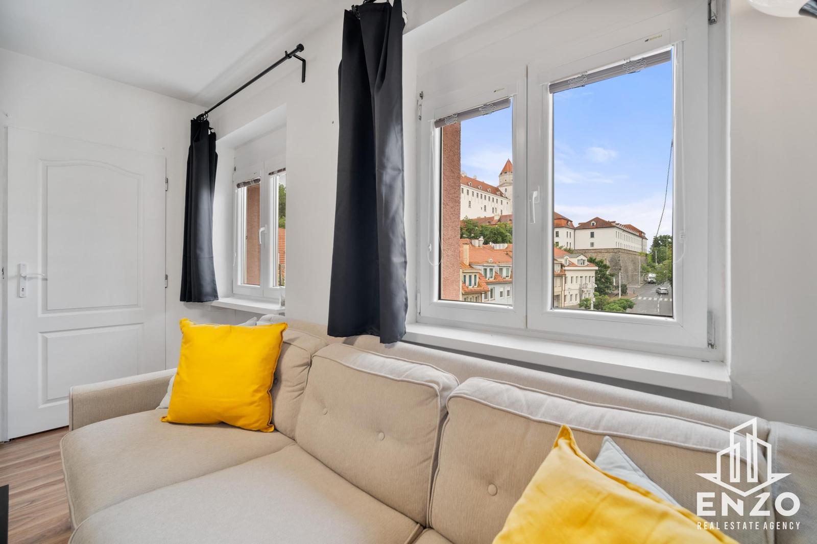 Exkluzívne na predaj 3 izbový byt s balkónom Zámocká ulica Bratislava
