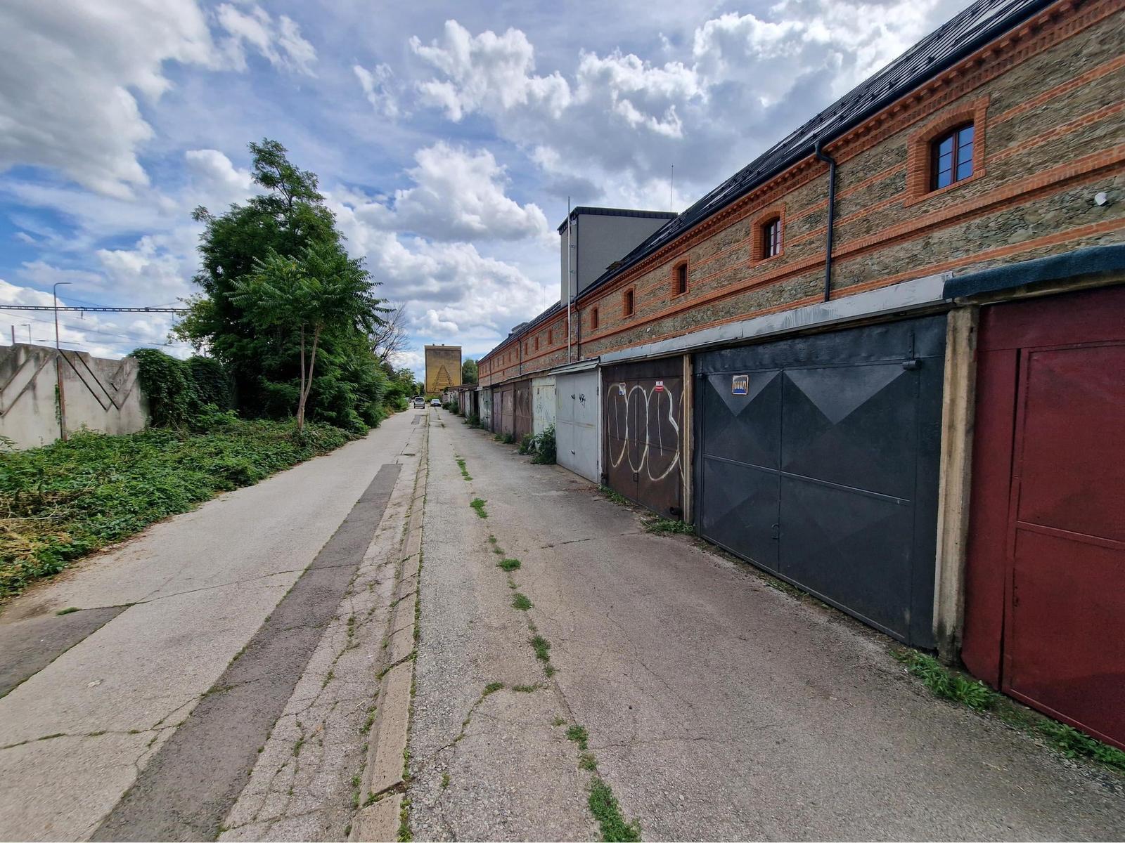 panelová garáž, ul. Rampova / Stromova , KE-Staré Mesto