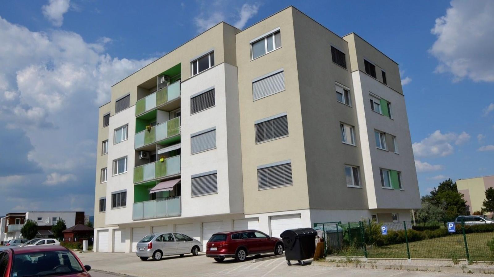✅PRENAJATÉ: Zariadený priestranný 3 izb.byt + parkovacie miesto, K.Franklovej., Pezinok