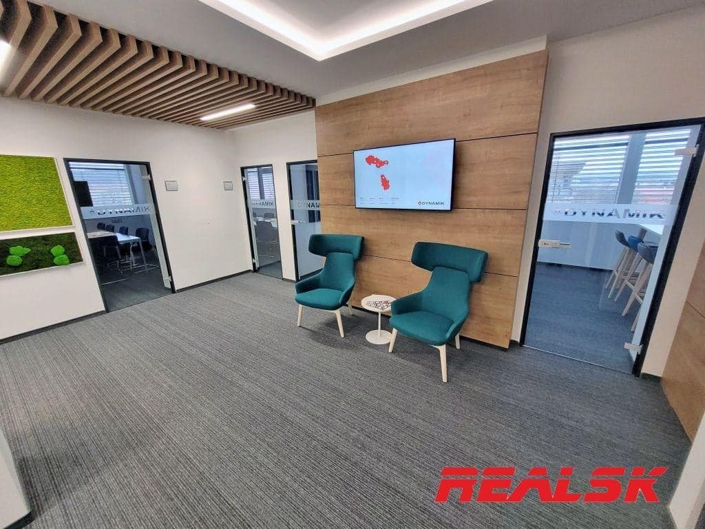 Ľubovoľne veľké kancelárske priestory v centre Nitry na prenájom (19 - 1000 m2)