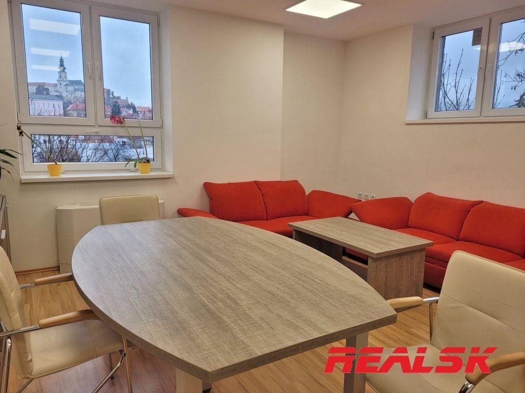 Kancelárie v centre Nitry na prenájom (možnosť prispôsobiť plochu)