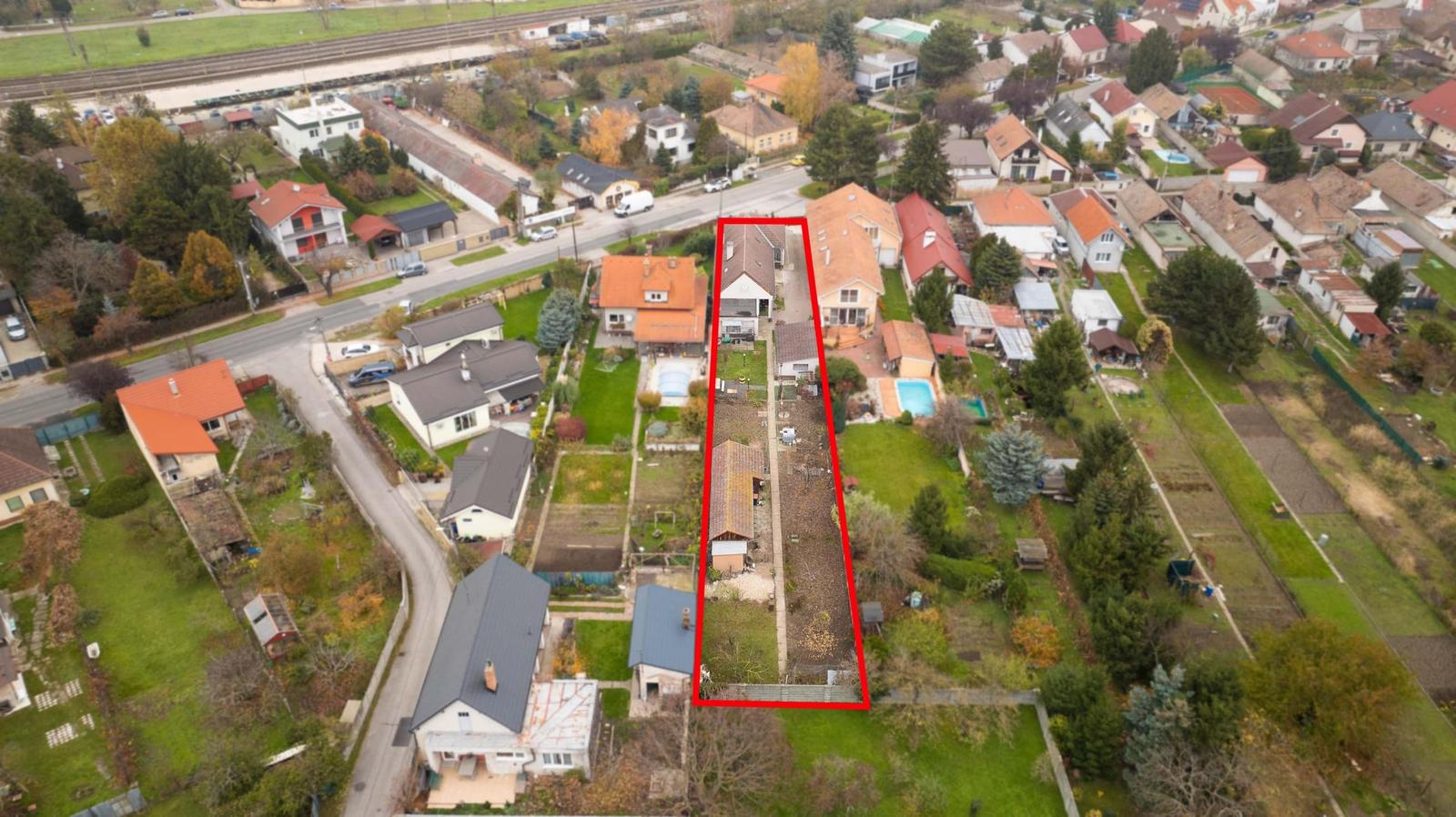 VYMEŇ SUSEDA! – PONÚKAME NA PREDAJ VÝNIMOČNÝ RODINNÝ DOM, S VEĽKÝM POZEMKOM 1235.00m2, BERNOLÁKOVO.