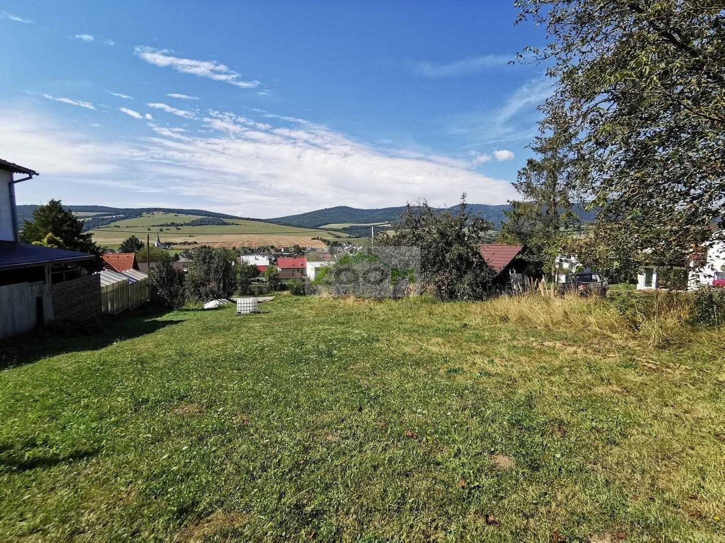 obec Víťaz – slnečný pozemok na pokojnom mieste, 973 m2