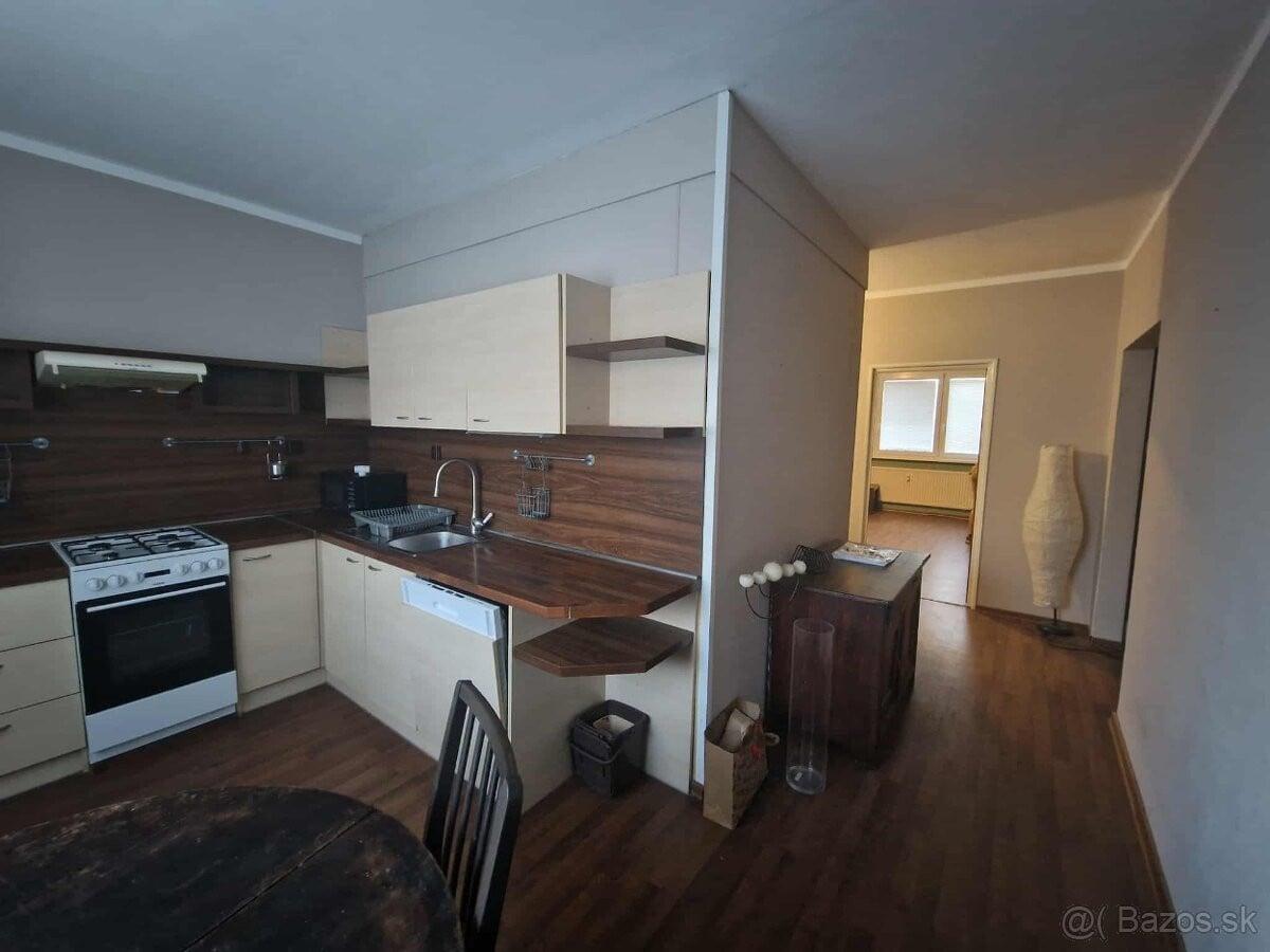🏡 Prenájom 3-izbového bytu s balkónom – Royova ul. 2