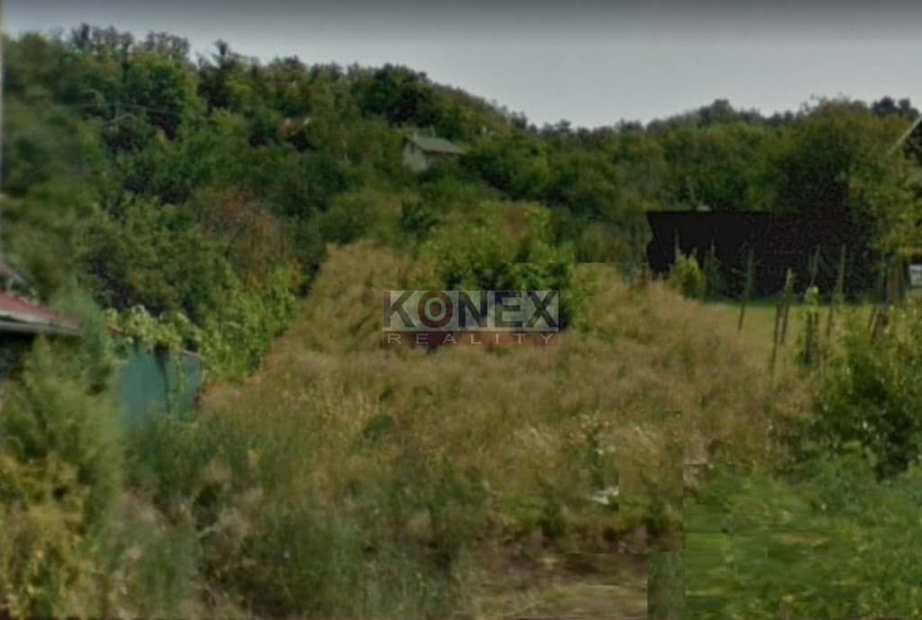Rekreačný stavebný pozemok (17 árov) nad obcou Vinné.