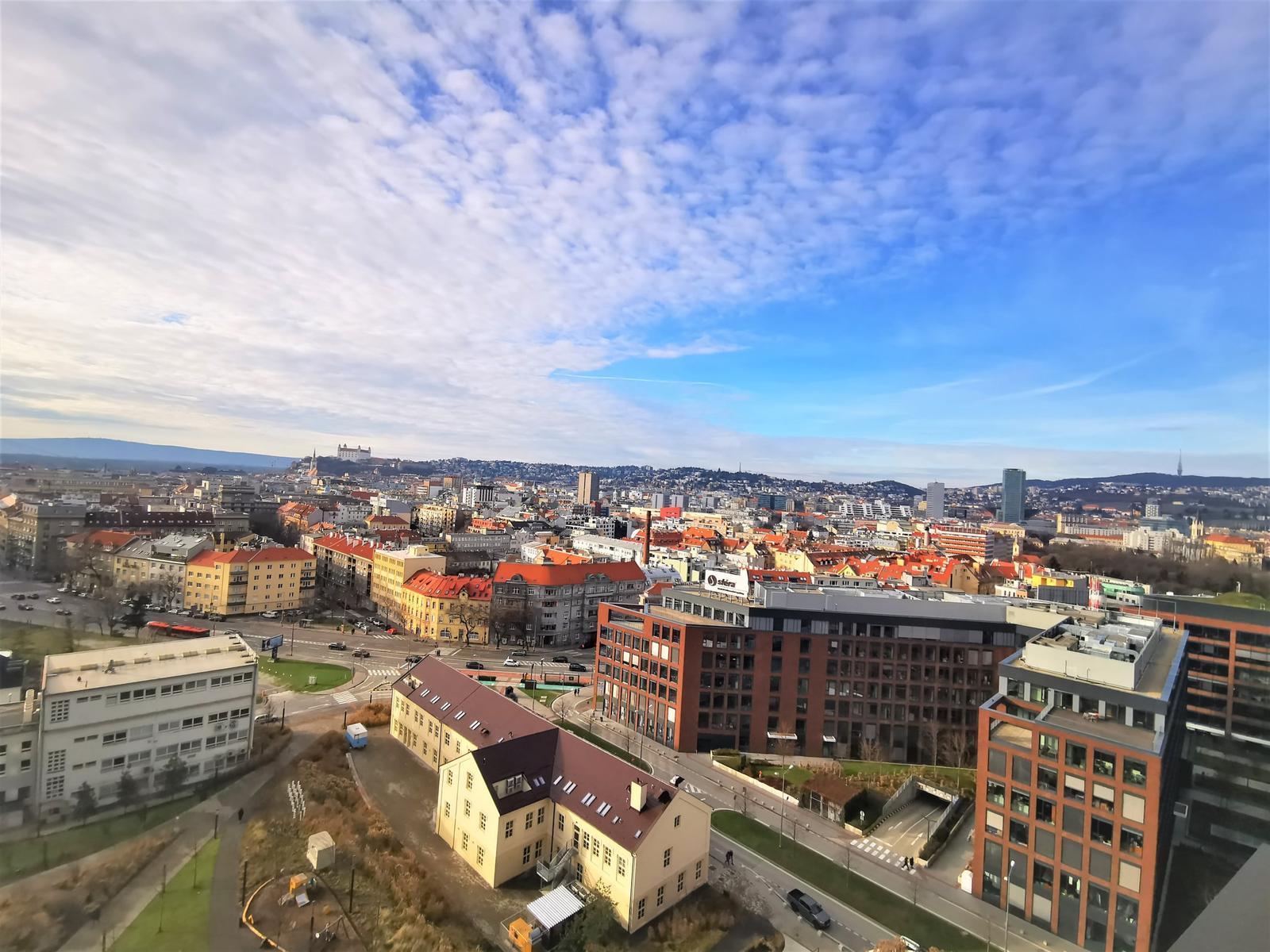 NA PRENÁJOM SKY PARK 14 POSCHODIE 2 IZBOVÝ BYT S TOP VÝHĽAD