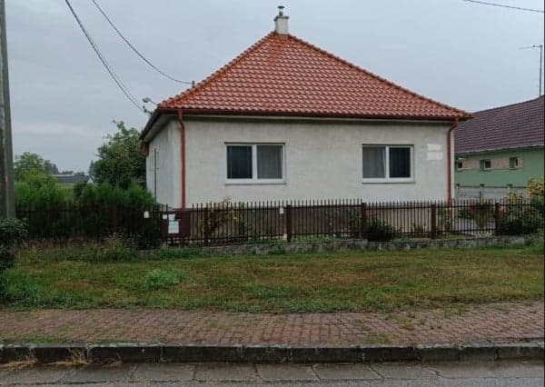 Predaj rodinného domu – Topoľčany Priestranný, útulný a v skvelej lokalite. Miesto, kde sa budete cítiť ako doma od prvého dňa.