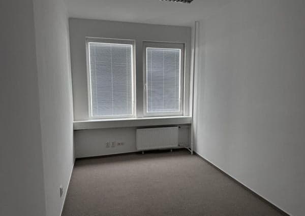 Kancelária s bezplatným parkovaním na prenájom - 19 m2, Rybničná ul.
