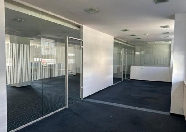 Uzavretý administratívny priestor na prenájom - 297 m2, Košická ul.