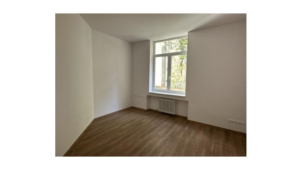 Kompletne zrekonštruovaný, klimatizovaný 4i byt na predaj - 102 m2, v Starom meste.
