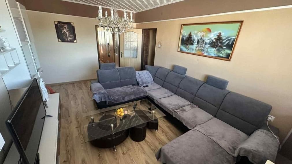 Exkluzívne na predaj priestranný 4-izbový byt s garážou a parkovacím miestom v tichej a príjemnej lokalite Topoľčany - Velušovce za super cenu