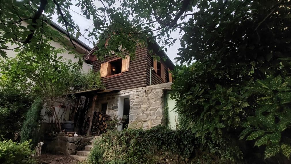 PREDANÉ! - VÝNIMOČNÁ REKREAČNÁ CHATA, POZEMOK 395.00 m2 - ULICA NAD VINOHRADMI., BA IV – DNV.