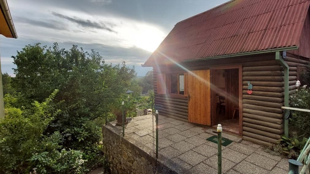 PREDANÉ! - VÝNIMOČNÁ REKREAČNÁ CHATA, POZEMOK 395.00 m2 - ULICA NAD VINOHRADMI., BA IV – DNV. – fotka 2