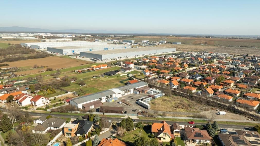 ESTATE INVEST! – Výnimočná komerčná hala na prenájom