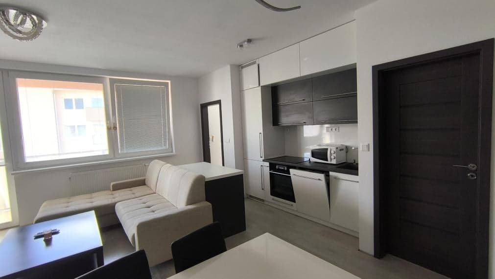 PRENAJATÉ-PRENÁJOM: 2- izbový byt, 55,2 m2 s garážovým parkovacím miestom, Slovenský Grob – fotka 2