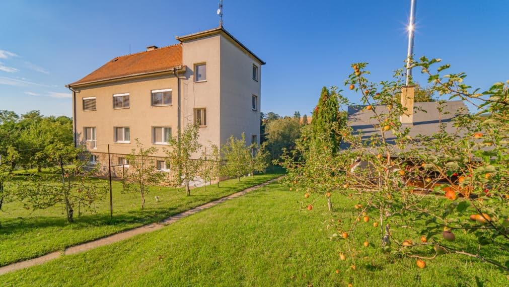 EXKLUZÍVNE !  RODINNÝ DOM S POZEMKOM 3806M2  MORAVANY nad Váhom