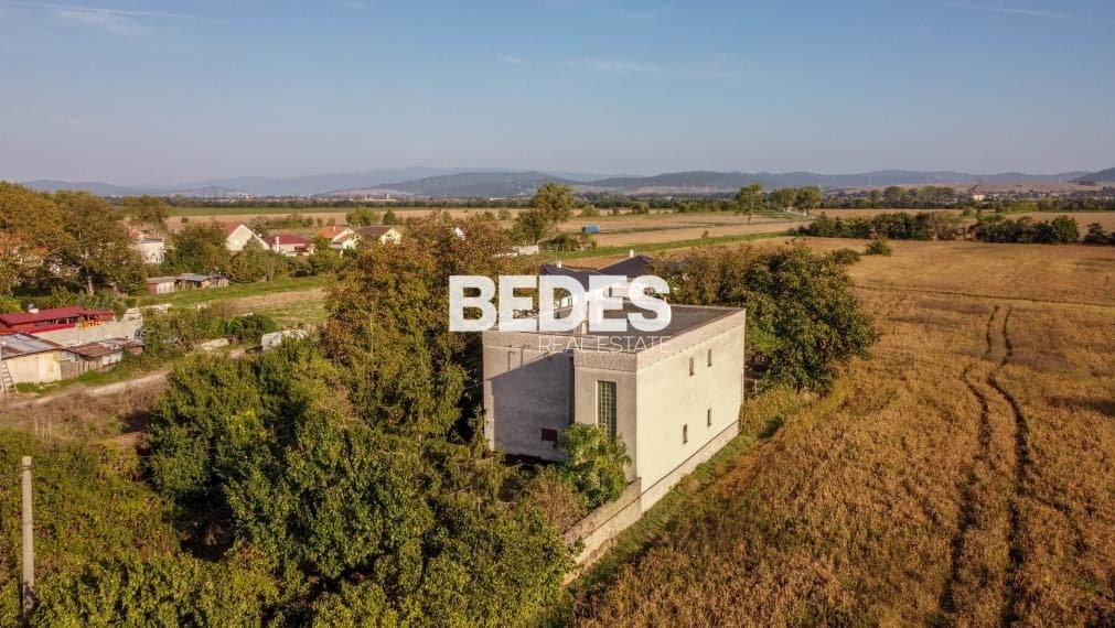 BEDES |Pozemky s rodinným domom vhodné na výstavbu rodinných