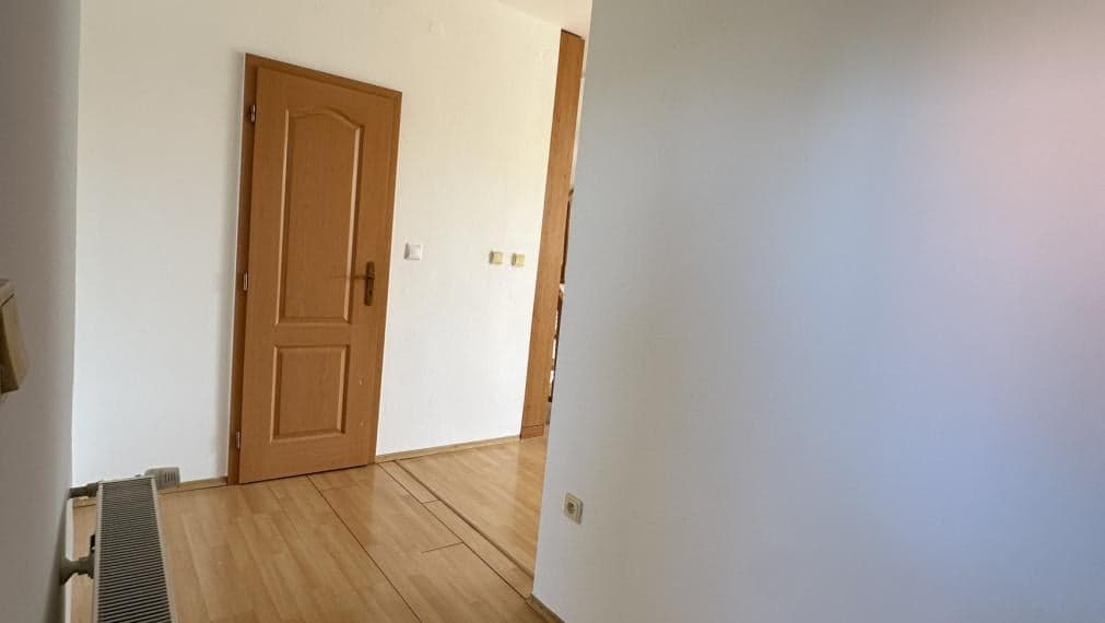 NOVÁ CENA! 215 000,- eur za štýlový 3-izbový mezonet 85 m² v centre Stupavy – s parkovaním a terasou