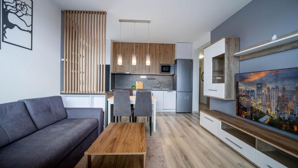 =PREDANÉ=Štýlový kompletne zariadený 2izb byt s balkónom a parkovaním
