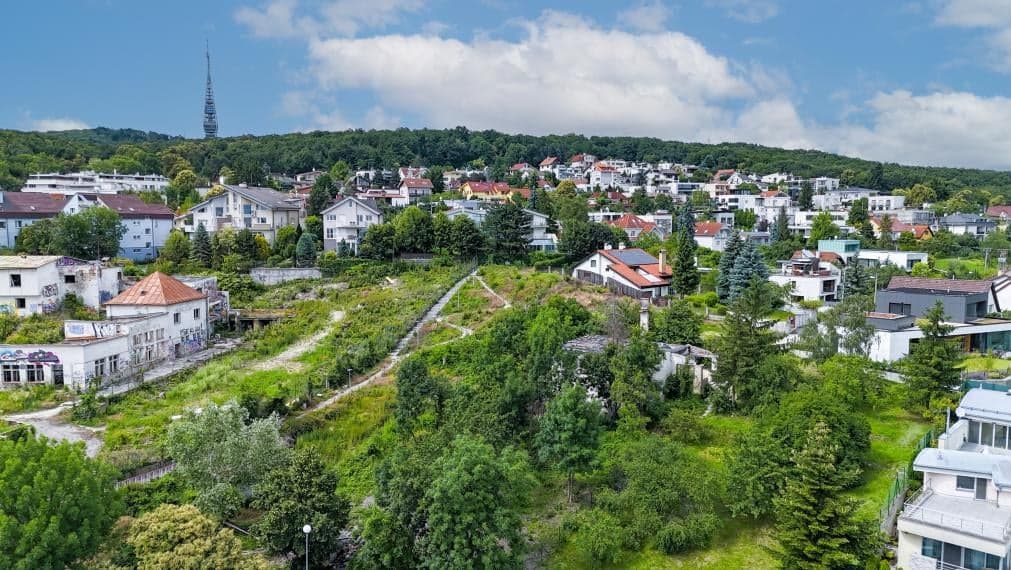 REZERVOVANÉ🌞 Slnečný stavebný pozemok na Kolibe 🌞