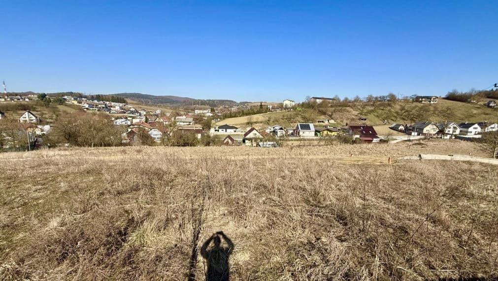 SLNEČNÉ STAVEBNÉ POZEMKY S INFRAŠTRUKTÚROU V SRDCI PRÍRODY