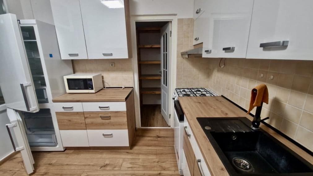 🌸 PRENÁJOM SVETLÝ 3-IZBOVÝ BYT S BALKÓNOM NA ROZKVETE 🌸